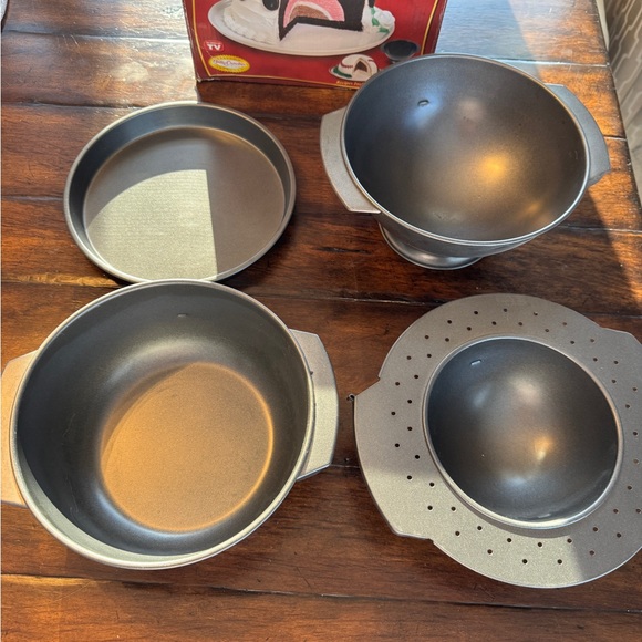 Betty Crocker Bake'n Fill 4 Piece Set - Red and Black - Picture 6 of 8